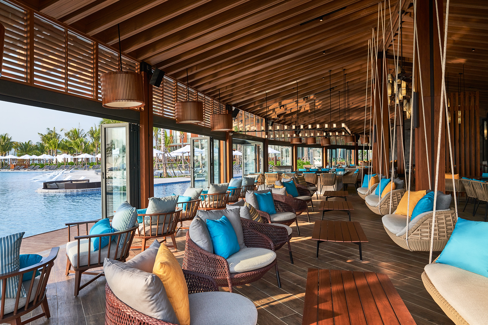 Mövenpick Resort Waverly Phu Quoc - Aura Beach Club