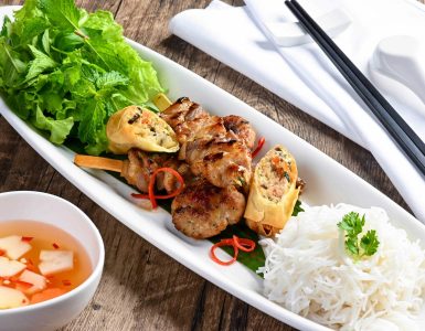 bun-cha-hanoi-a-familiar-dish-for-tourists