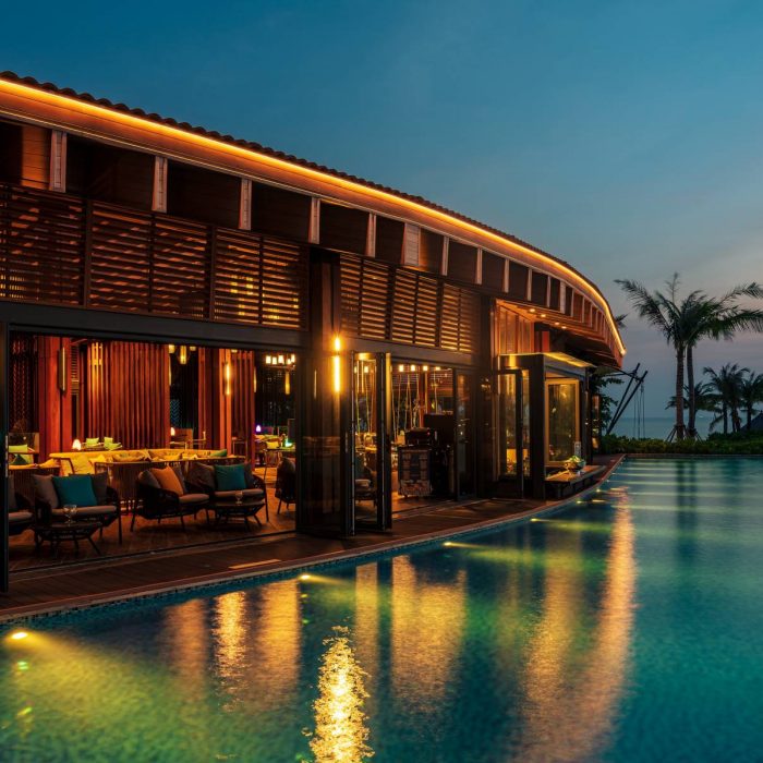 aura-beach-club-phu-quoc-trai-nghiem-beach-club-dac-sac-tai-bai-ong-lang