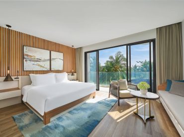 studio-pool-view-king-room-with-balcony